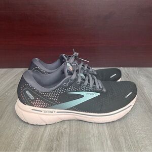 Brooks Women's Athletic Shoes - Black and Pink